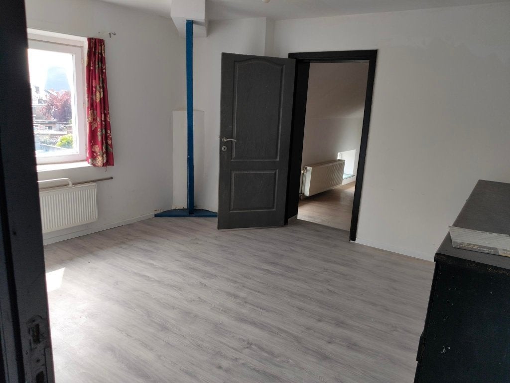 Chouette grand studio à louer, Charleroi