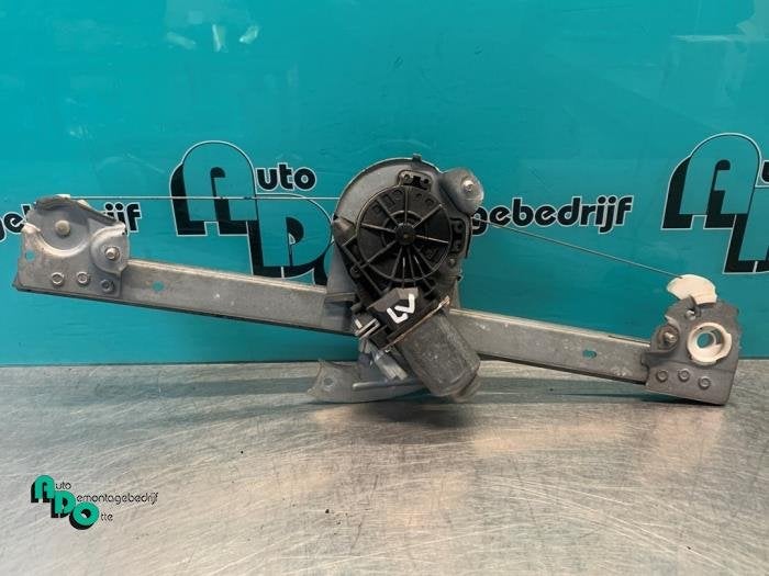 Mécanique vitre 4portes avant gauche d'un Peugeot 107 (107, -, 3 mois de garantie, Utilisé, -