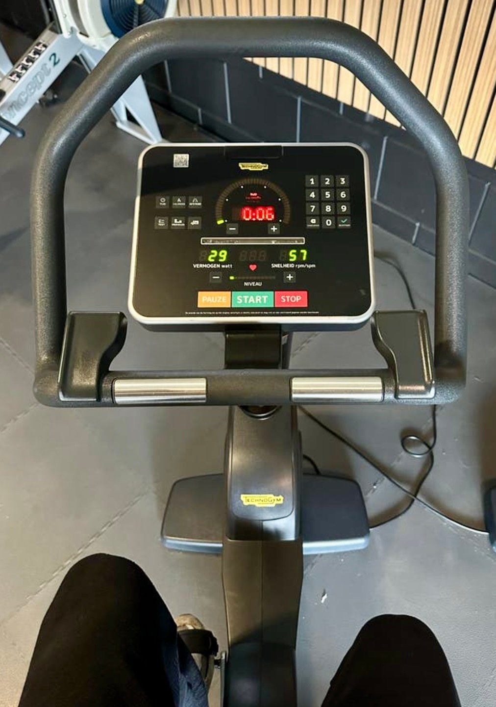 HOME TRAINER TECHNOGYM, Sports & Fitness, Enlèvement ou Envoi, Comme neuf, Jambes, Vélo d'appartement