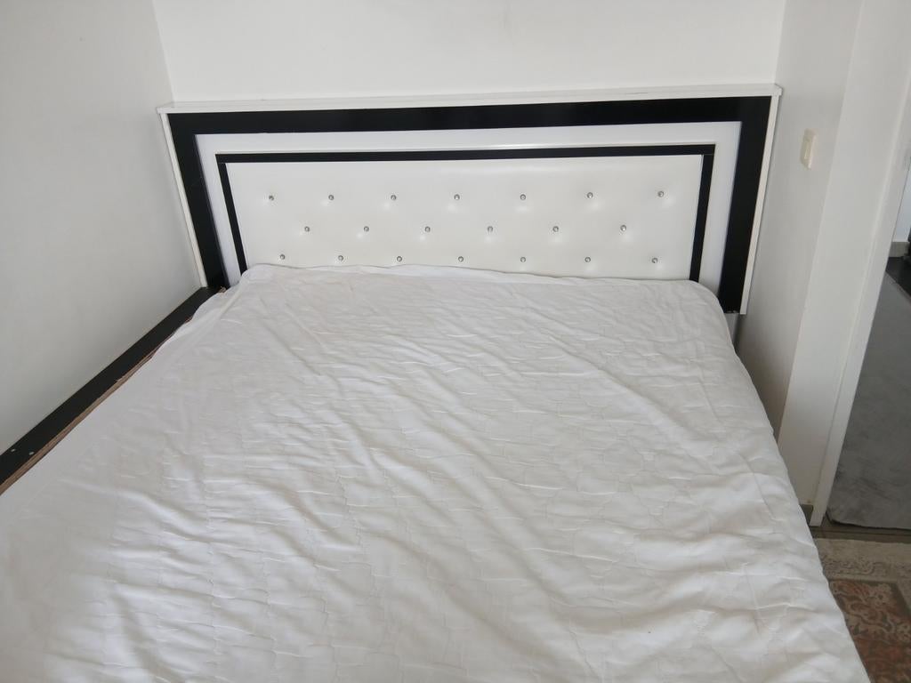 Bed met matras, Huis en Inrichting, Slaapkamer | Boxsprings, Ophalen