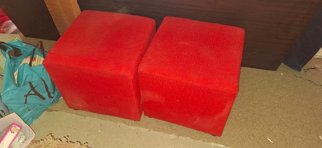 2 x rode poef stof, Ophalen, Gebruikt, Stof, 50 tot 75 cm