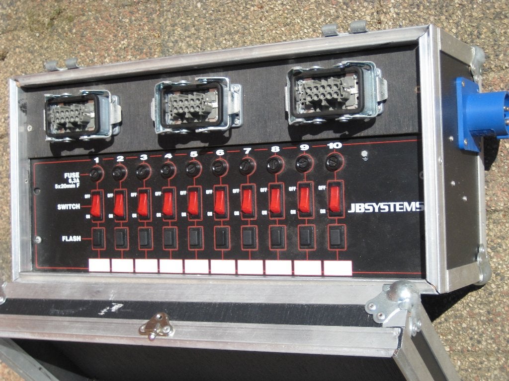 Powercenter ingebouwd in flightcase, Ophalen, Gebruikt, Flightcase