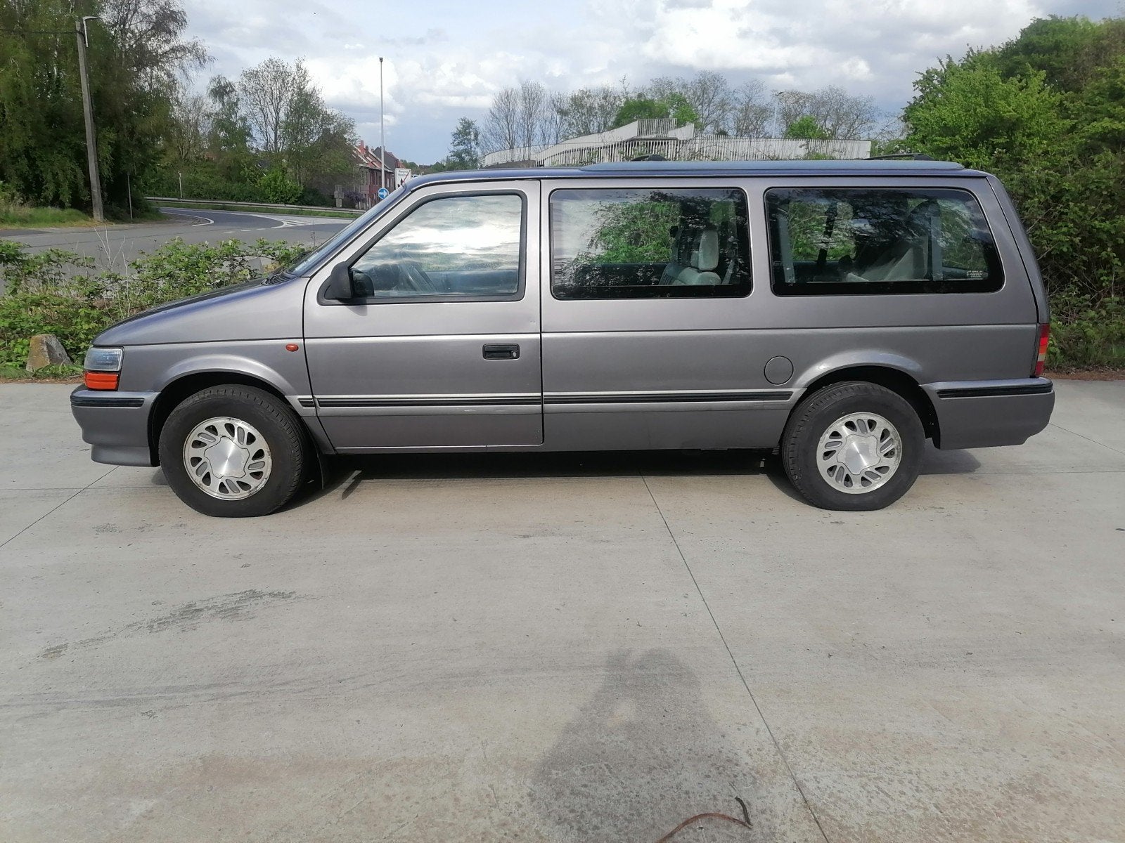 Chrysler Grand Voyager 3,3 L V6 Oldtimer 7 places, Autos, Achat, ABS, Automatique, Particulier