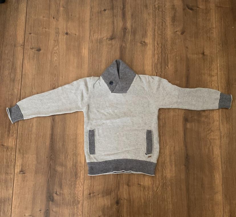 Trui jongen grijs 128, Kinderen en Baby's, Ophalen, Zo goed als nieuw, Jongen, Trui of Vest