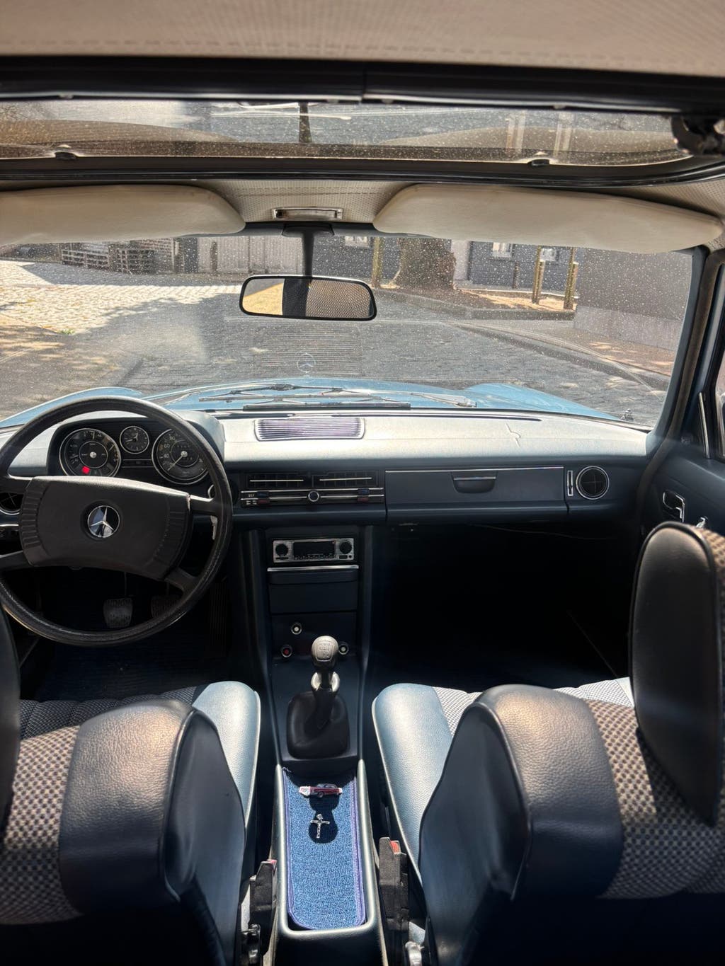 Mercedes-Benz W115 1975 oldtimer met 78.340km, foto 9