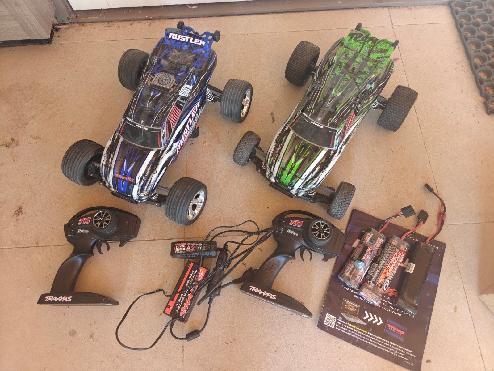 2x traxxas rustler brushed inclusief lader en accu's, Hobby en Vrije tijd, Ophalen