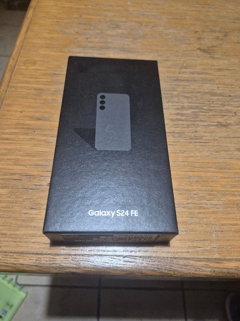 Galaxy s24fe + protections rhinoshield, Enlèvement ou Envoi, Galaxy S24, Comme neuf, Sans abonnement