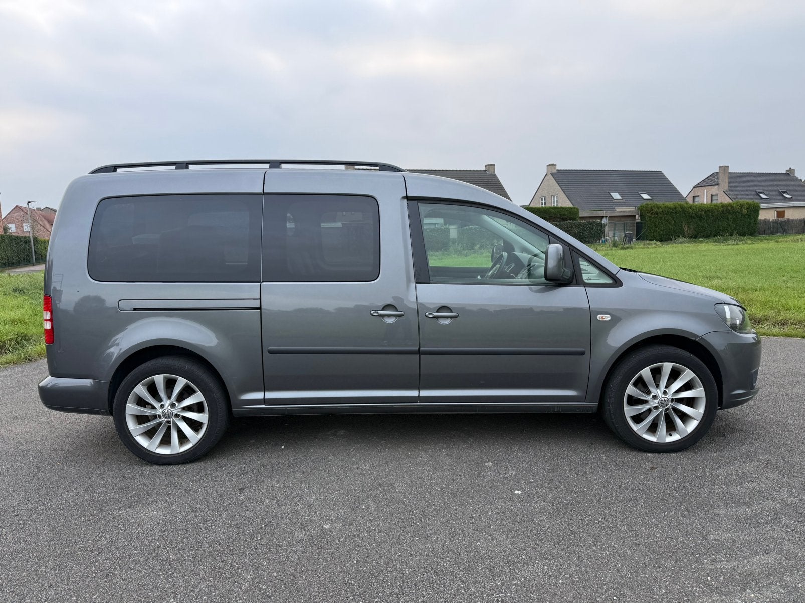 VW Caddy maxi 7zit 2013, Voorwielaandrijving, Euro 5, Zwart, 4 cilinders