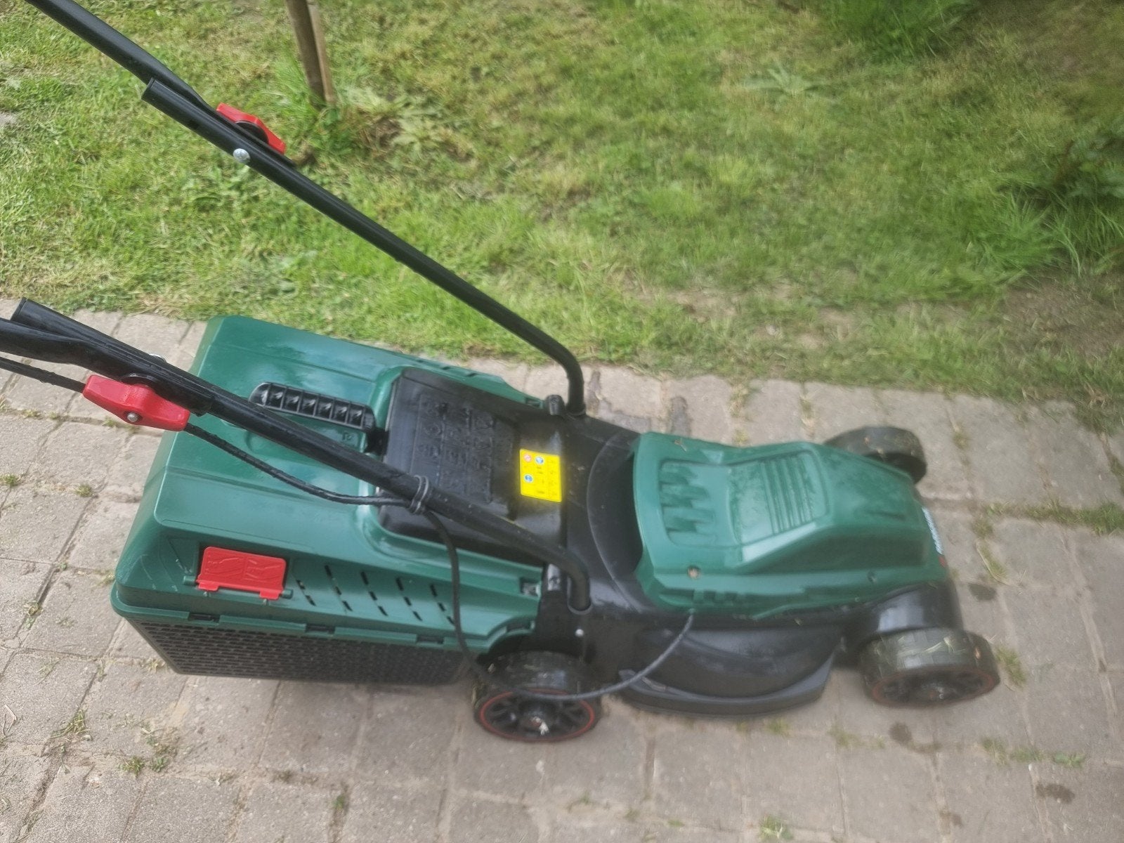 Tondeuse à gazon Elec de 32 cm de large En bon état !, Jardin & Terrasse, Tondeuses à gazon, Enlèvement