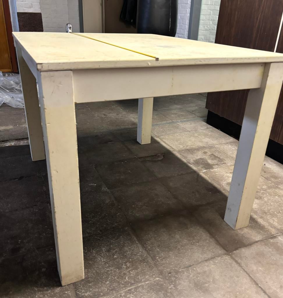 Eettafel hout, Enlèvement, Utilisé