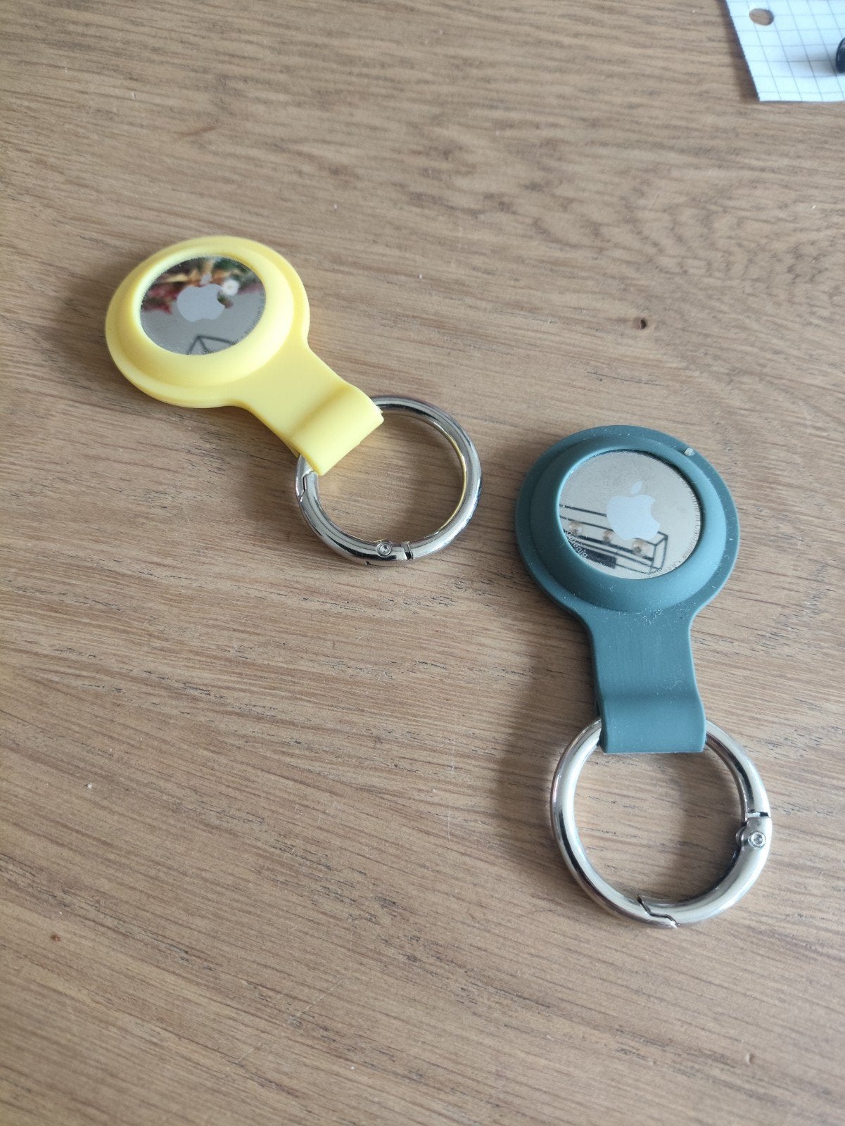 2 Apple airtags met hoesje, Computers en Software, Ophalen of Verzenden