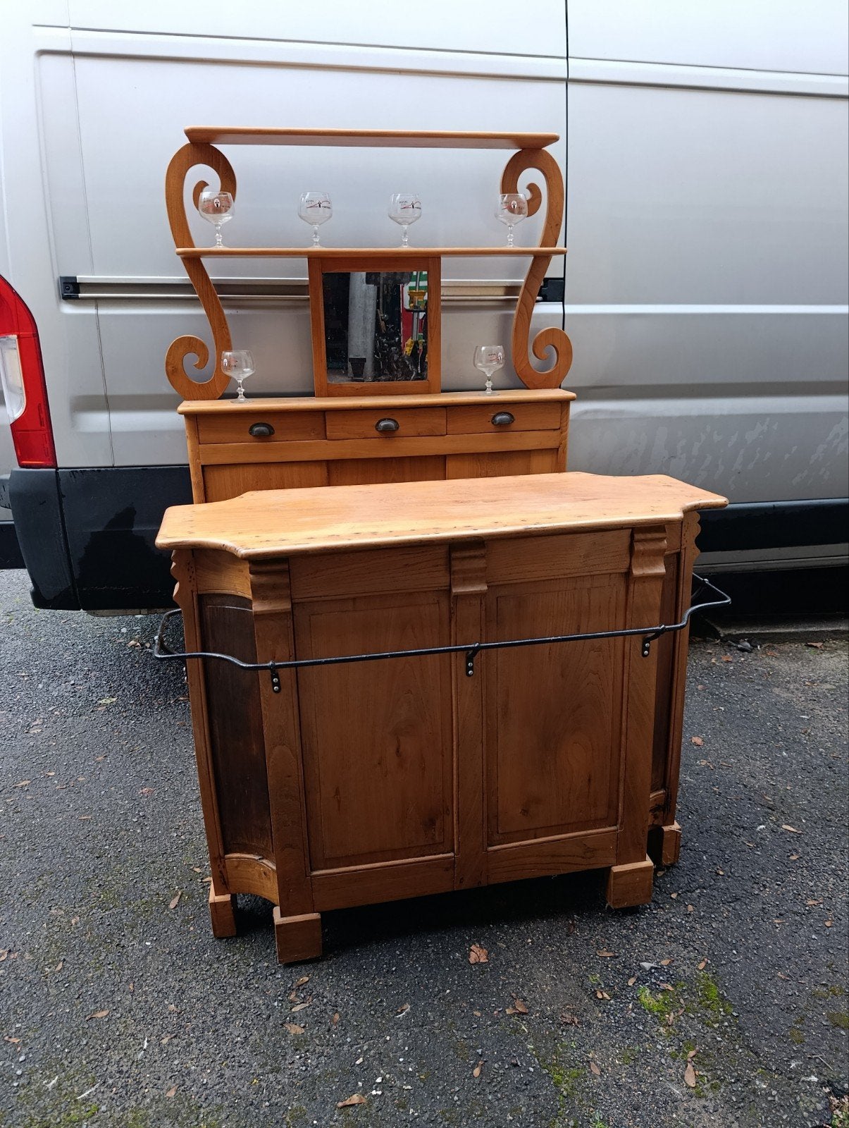 toog met glazenkast, Ophalen