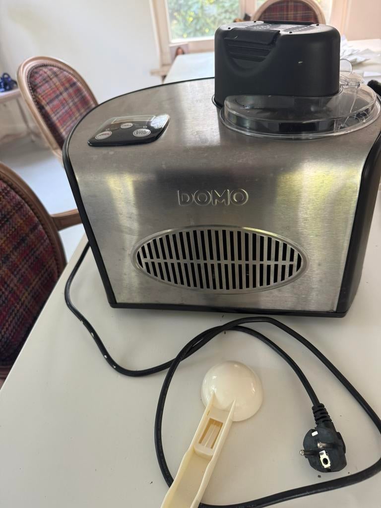 Ijsmachine Domo, Ophalen, Zo goed als nieuw
