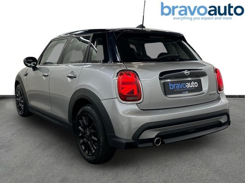 MINI Cooper AT 5 doors | black pack, Autos, Mini, 100 kW, Argent ou Gris, Achat, Euro 6