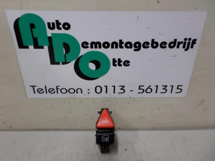 Commutateur éclairage d'urgence d'un Mercedes Vaneo (Vaneo, Autos : Pièces & Accessoires, 3 mois de garantie, Utilisé, -, -