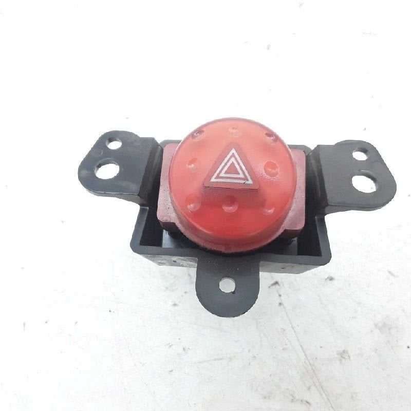 ALARMLICHTEN SCHAKELAAR Nissan Almera Tino (V10M), Gebruikt, Nissan