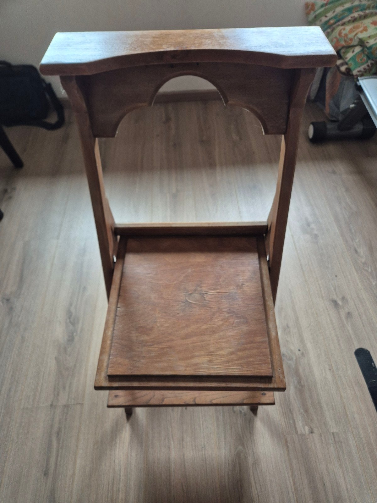 Houten bidstoeltje in prima staat, Ophalen