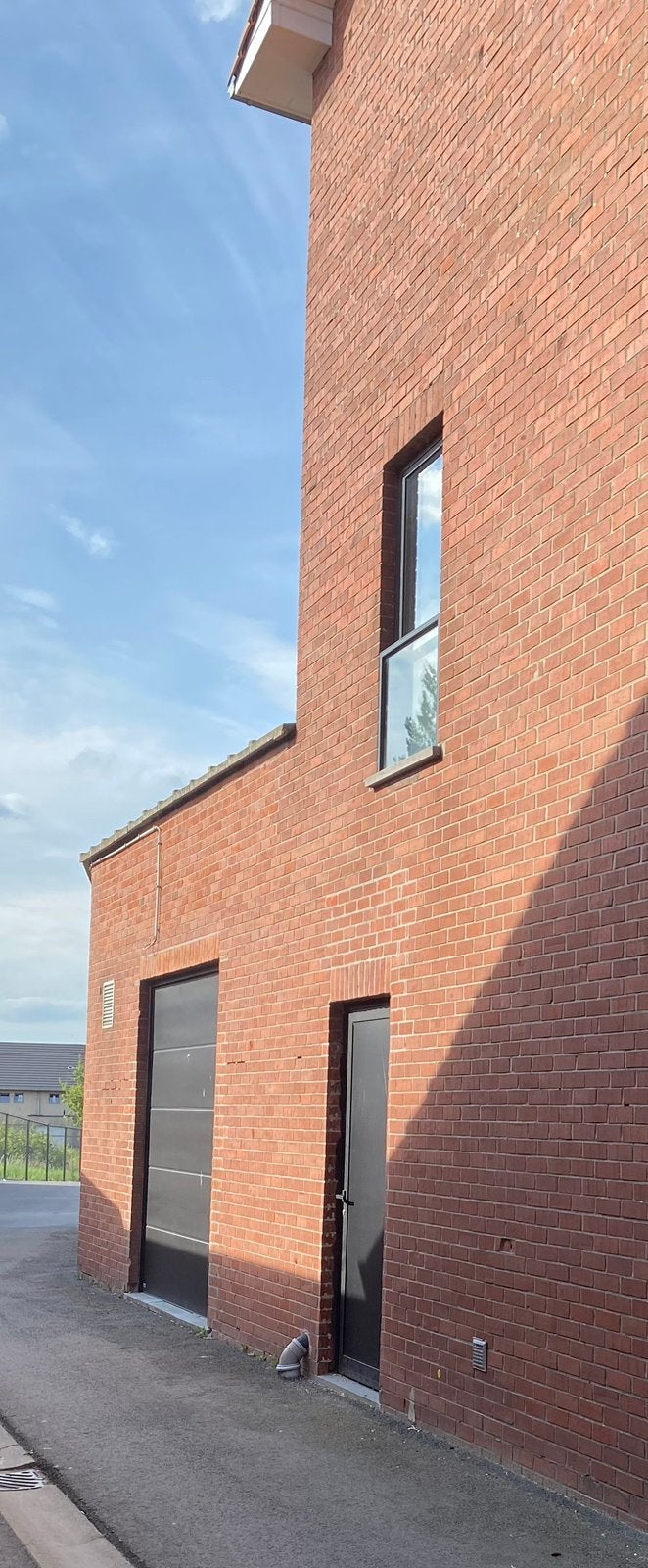 Te huur garage-magazijn 45 m2 centrum Poelkapelle, Autos : Divers