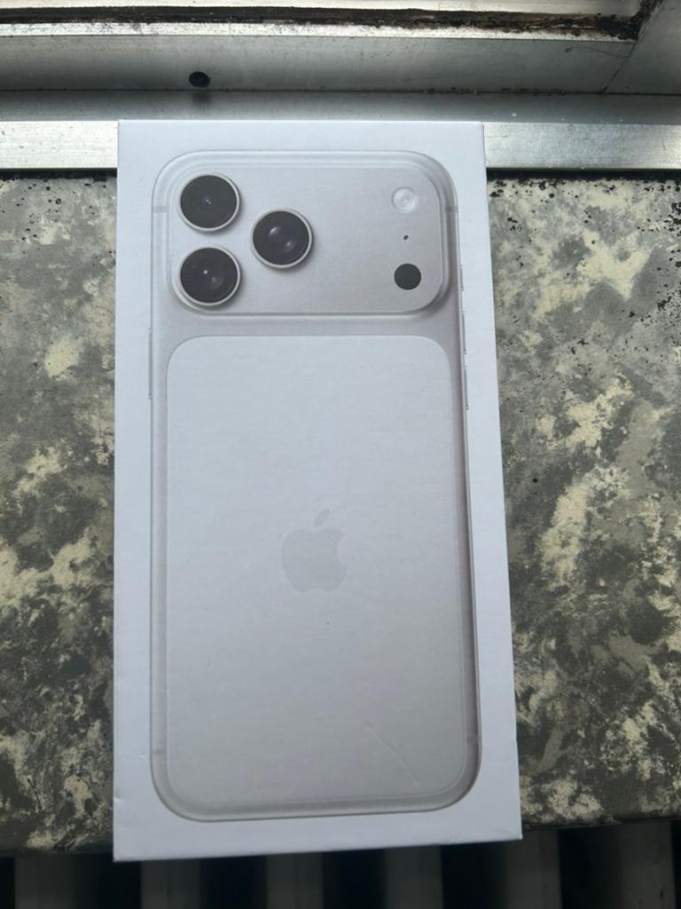 Iphone 17 pro max, Télécoms, Enlèvement, Neuf, Avec simlock (verrouillage SIM)
