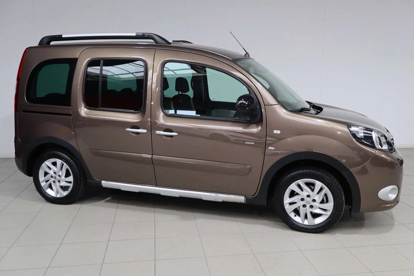Renault Kangoo Kangoo 1.2 TCe 5 zitplaatsen (bj 2016), Auto's, Stof, Gebruikt, Euro 6, 4 cilinders