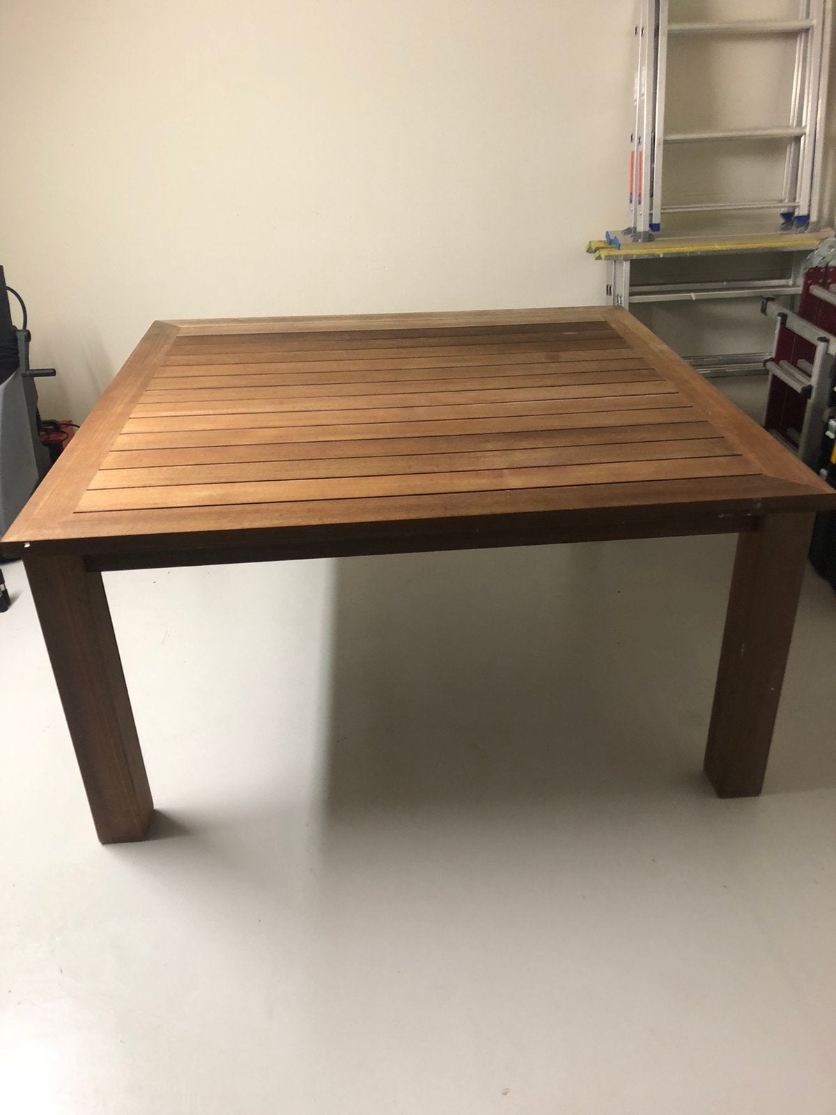 Grote teaktafel 150 cm x 150, Ophalen, Gebruikt, Vierkant
