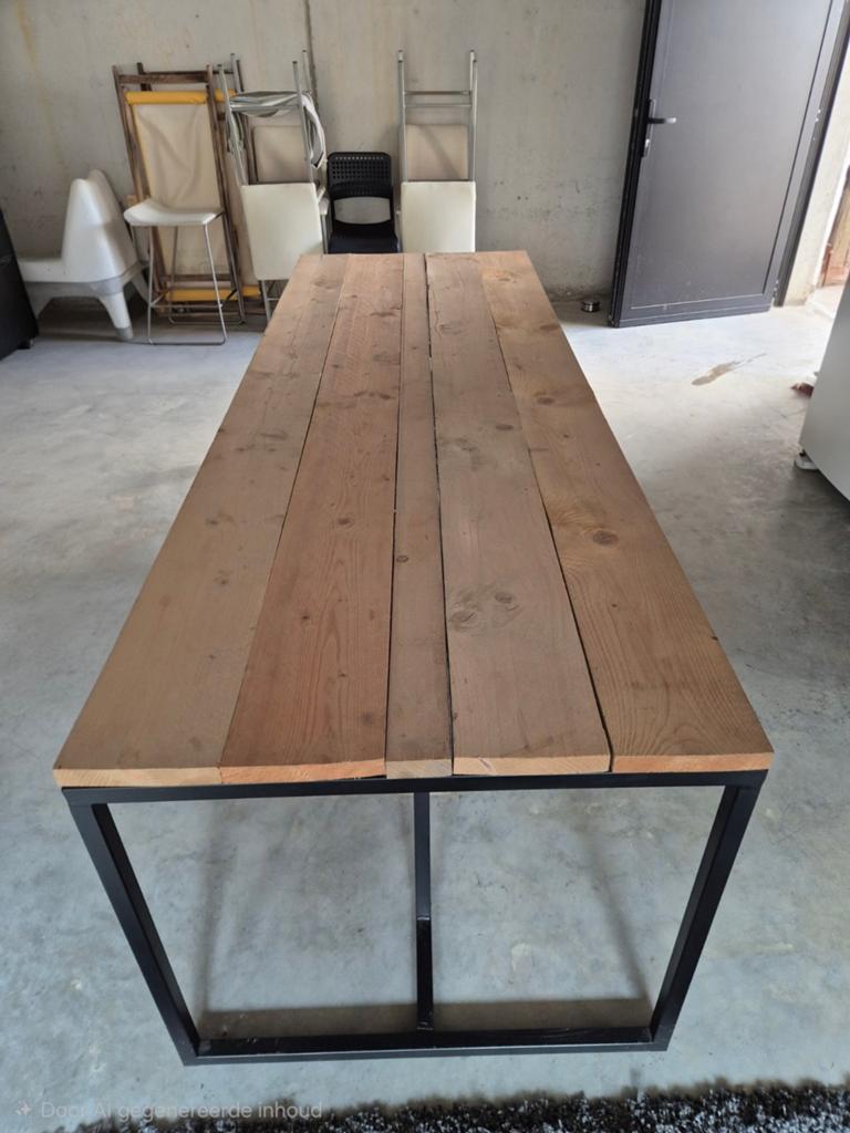 Tafel vurenhout met metalen onderstel, Ophalen