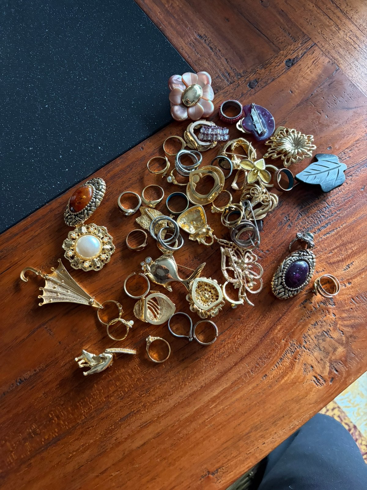 Tres beau bijou fantaisie avec une gousset et medaille, Bijoux, Sacs & Beauté, Enlèvement, Autres matériaux, Bague, Doré