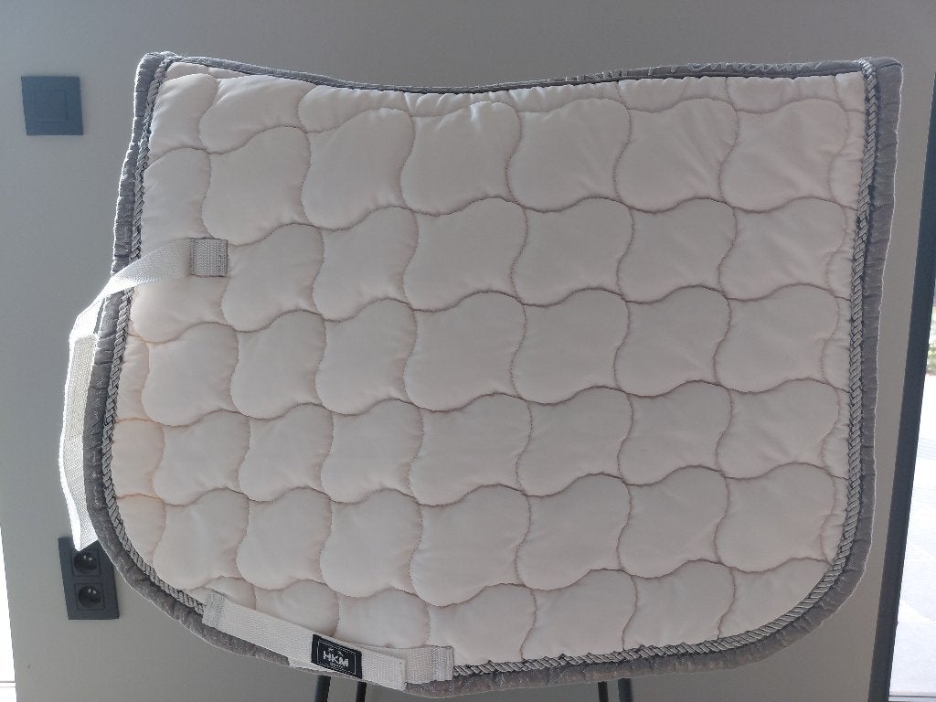 HKM wit wedstrijddekje, Dieren en Toebehoren, Zadeldekje, Ophalen of Verzenden, Overige maten, Polyester