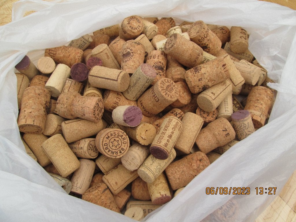 Bouchons de Liège pour bricolage (1 kg = 170 à 180 bouchons), Brun, Compatible avec le tissu, Comme neuf, Bricolage