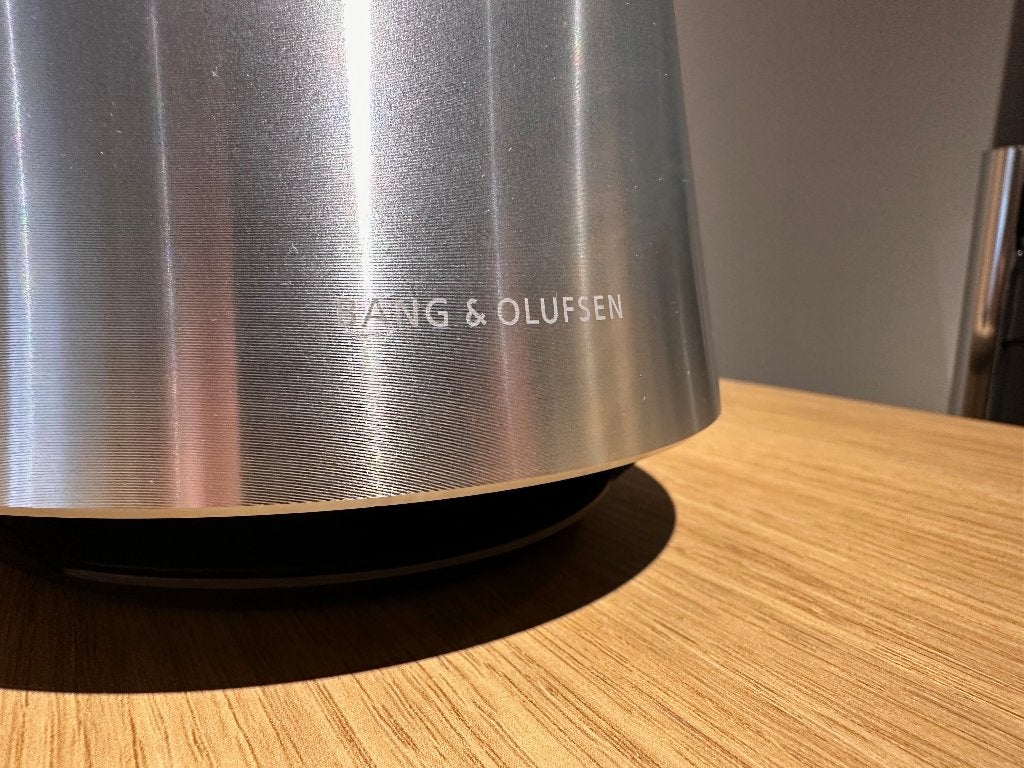 Bang & Olufsen Beosound 1 Silver 1st Gen - B&O, Audio, Tv en Foto, Luidsprekerboxen, Slimme speaker, Gebruikt, Info@bang-olufsen.dk