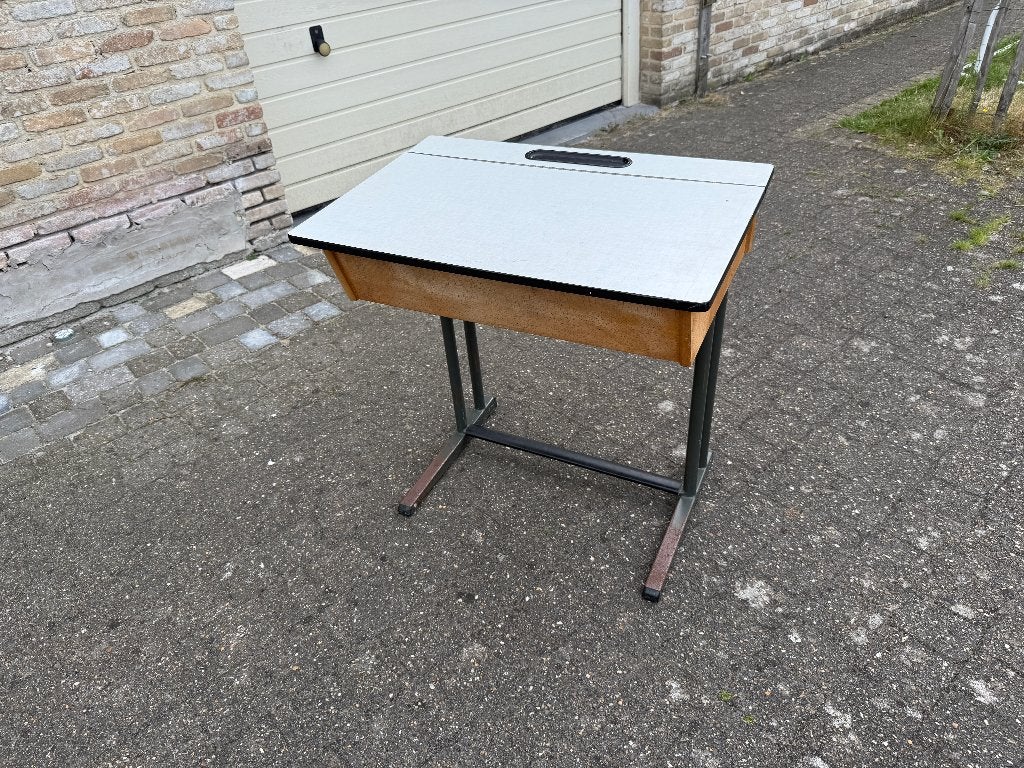 2 Vintage schoolbankjes - in gebruikte staat, Ophalen, Opbergruimte, Gebruikt, Hout