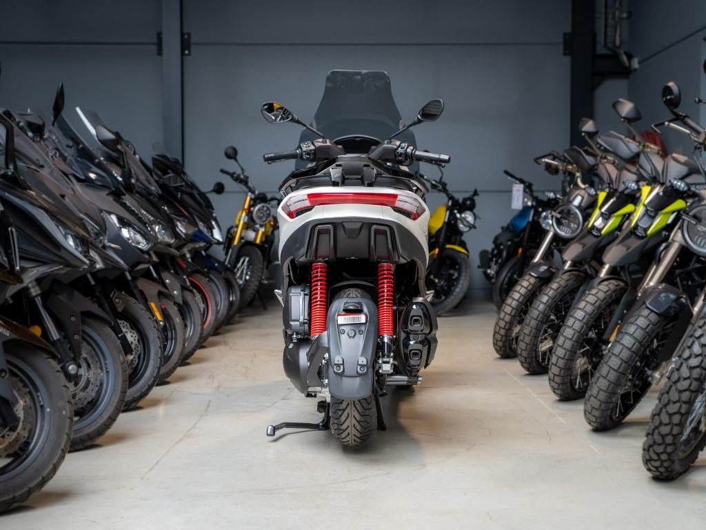 Piaggio MP3 400 HPE SPORT NIEUW [Fijn .0%] [-5%], Motoren, 400 cc, LED Verlichting, Nieuw, Bedrijf