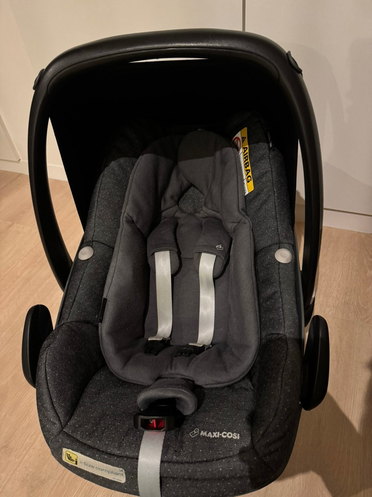 Maxi cosi met onderstel, Kinderen en Baby's, Ophalen, Zo goed als nieuw, Isofix