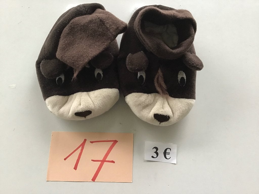 1 paar baby pantoffels maat 17 voor slechts 3 €, Kinderen en Baby's, Ophalen of Verzenden, Zo goed als nieuw