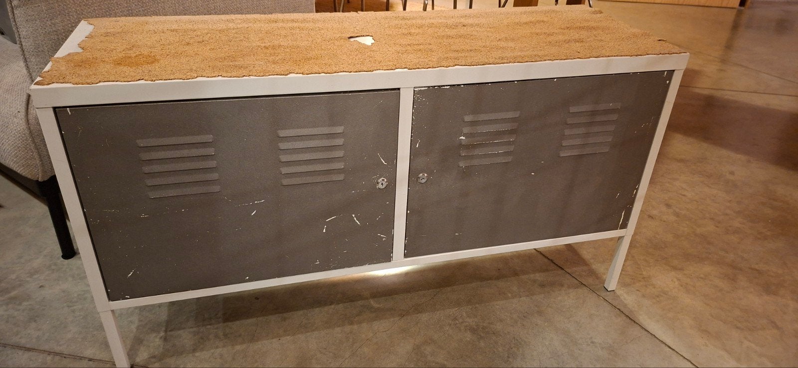 Armoire/casier métallique de type industriel, Ophalen