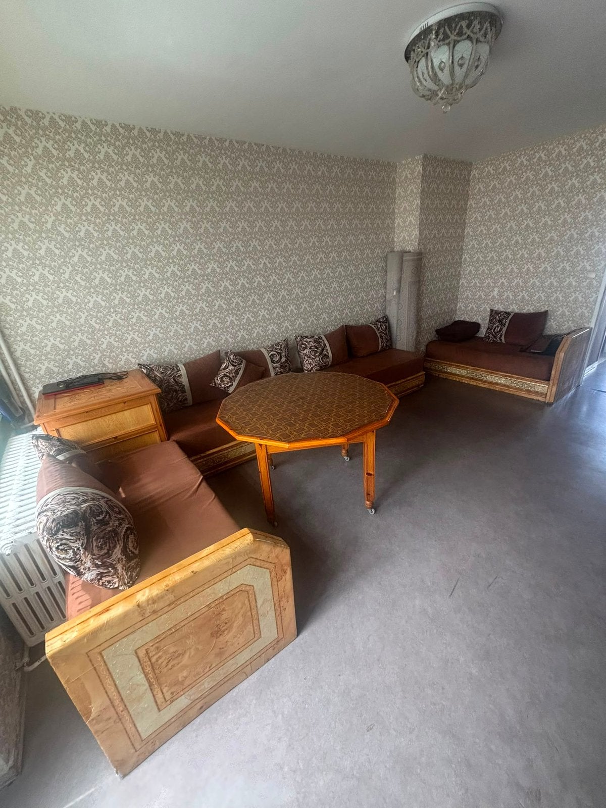 Salon, Ophalen, Zo goed als nieuw