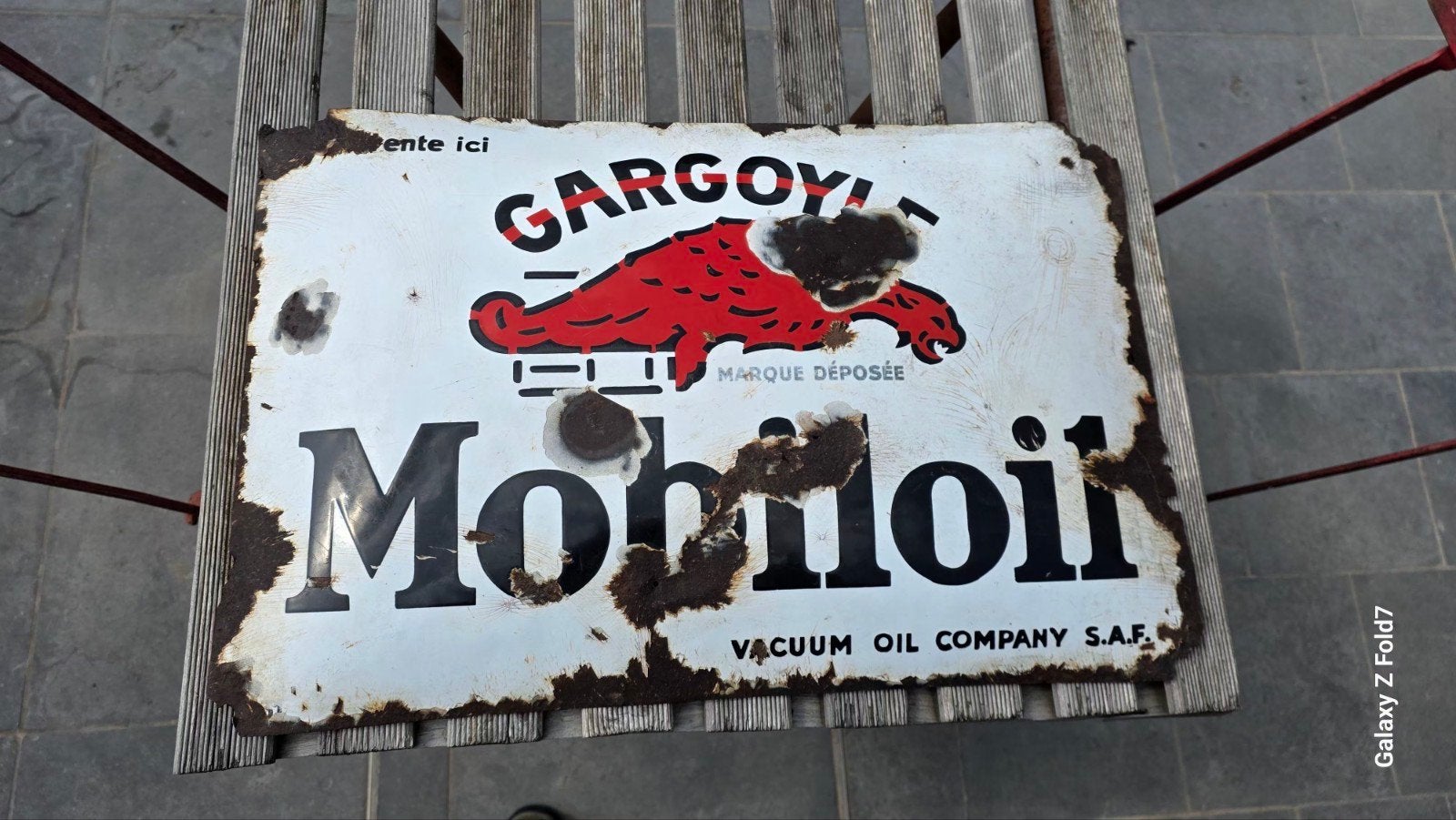 Emaille plaat van Mobiloil, Ophalen