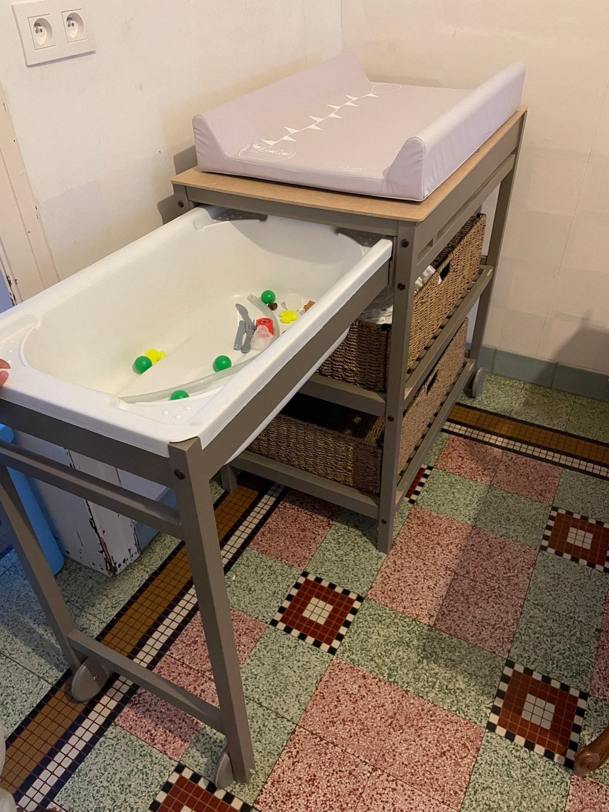 Verschoontafel nieuw kussen ververstafel babybadje met lades, Kinderen en Baby's, Ophalen, Zo goed als nieuw
