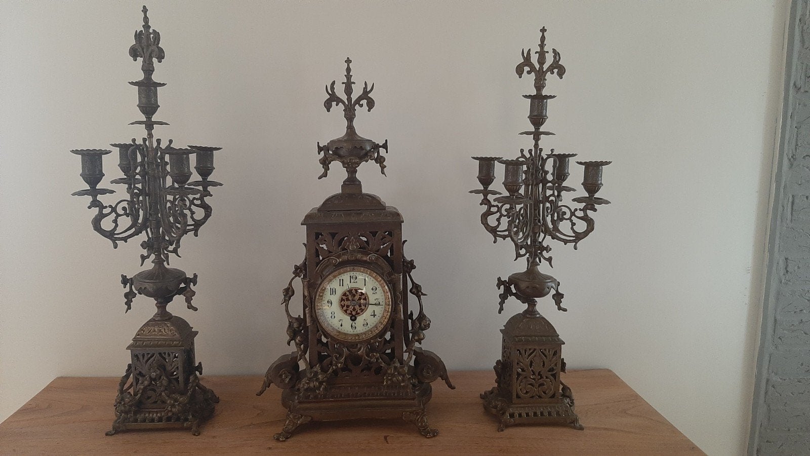 garniture de cheminée, Enlèvement