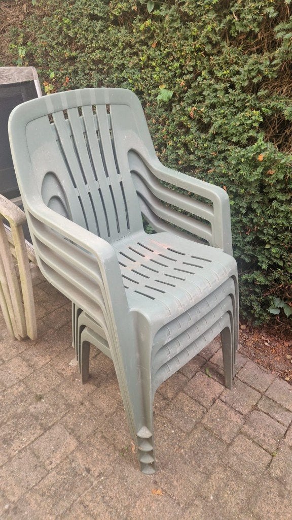 4 plastic stoelen groen, Tuin en Terras, Ophalen, Gebruikt, Plastic, Stapelbaar