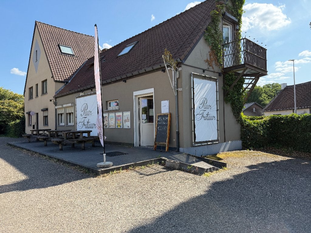 Goeddraaiende frituur ter overname, Zakelijke goederen, Exploitaties en Overnames