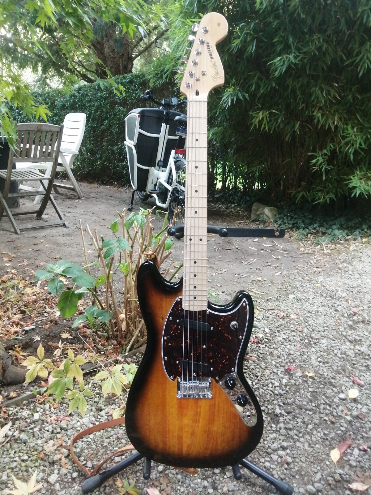 Fender Mustang MIJ Made in Japan Sunburst – Excellent état, Musique & Instruments, Enlèvement, Comme neuf, Fender