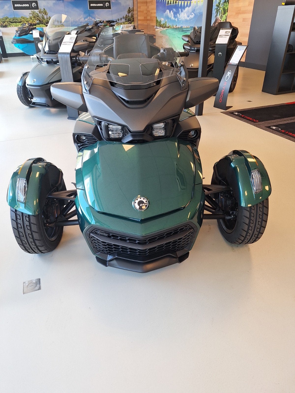 CAN-AM SPYDER F3 TOURING, SÉRIE SPÉCIALE 2025, Plus de 35 kW, 3 cylindres, 1330 cm³