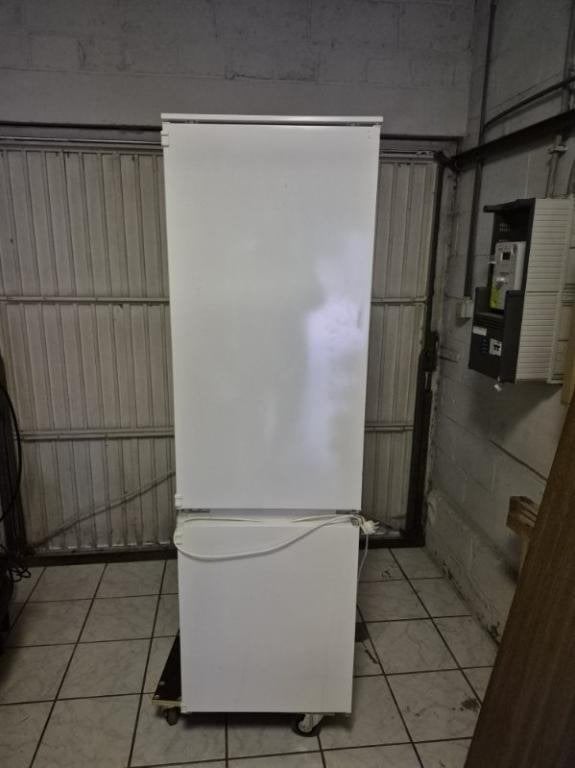 Frigo-congélateur, Electroménager, Réfrigérateurs & Frigos, Classe énergétique A ou plus économe, Avec compartiment congélateur