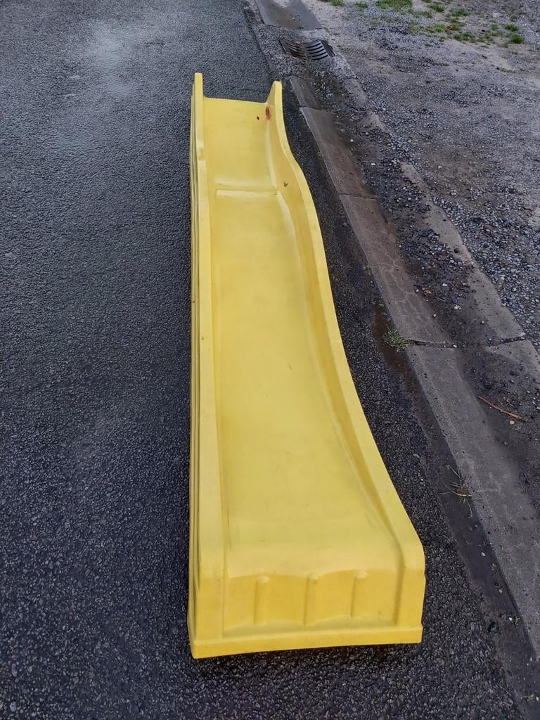 Gele glijbaan ., Enlèvement, Toboggan