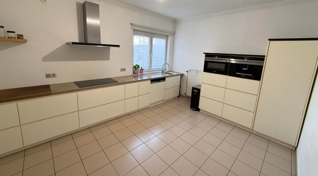 Volledig uitgeruste keuken, Ophalen, Zo goed als nieuw, Composiet