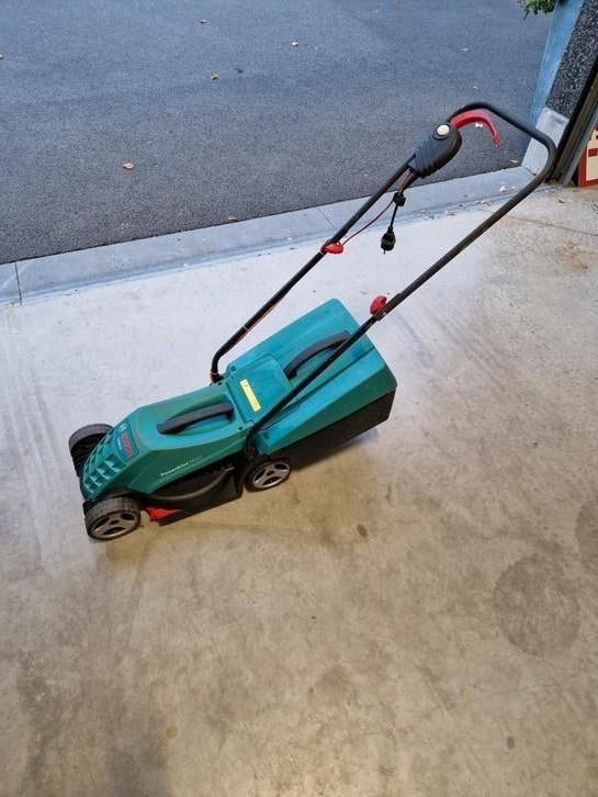 Propere elektrische grasmaaier Bosch, Tuin en Terras, Grasmaaiers, Ophalen of Verzenden, Zo goed als nieuw, Elektrische grasmaaier