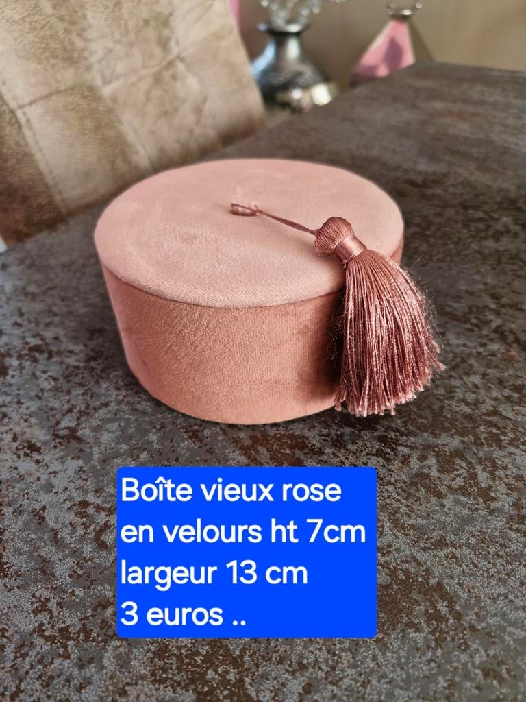 Boite vieux rose en velours et ponpon avec couvercle, Enlèvement ou Envoi, Comme neuf