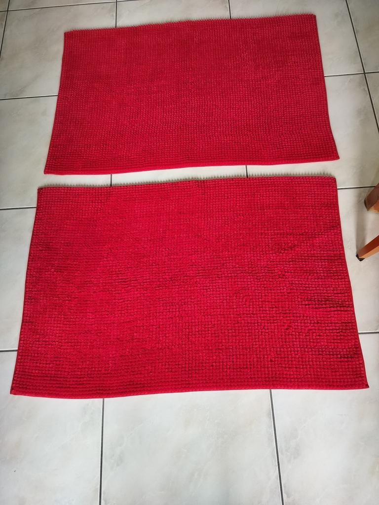 2 tapis de bain rouges, 90 cm par 60 cm, Enlèvement ou Envoi, Comme neuf