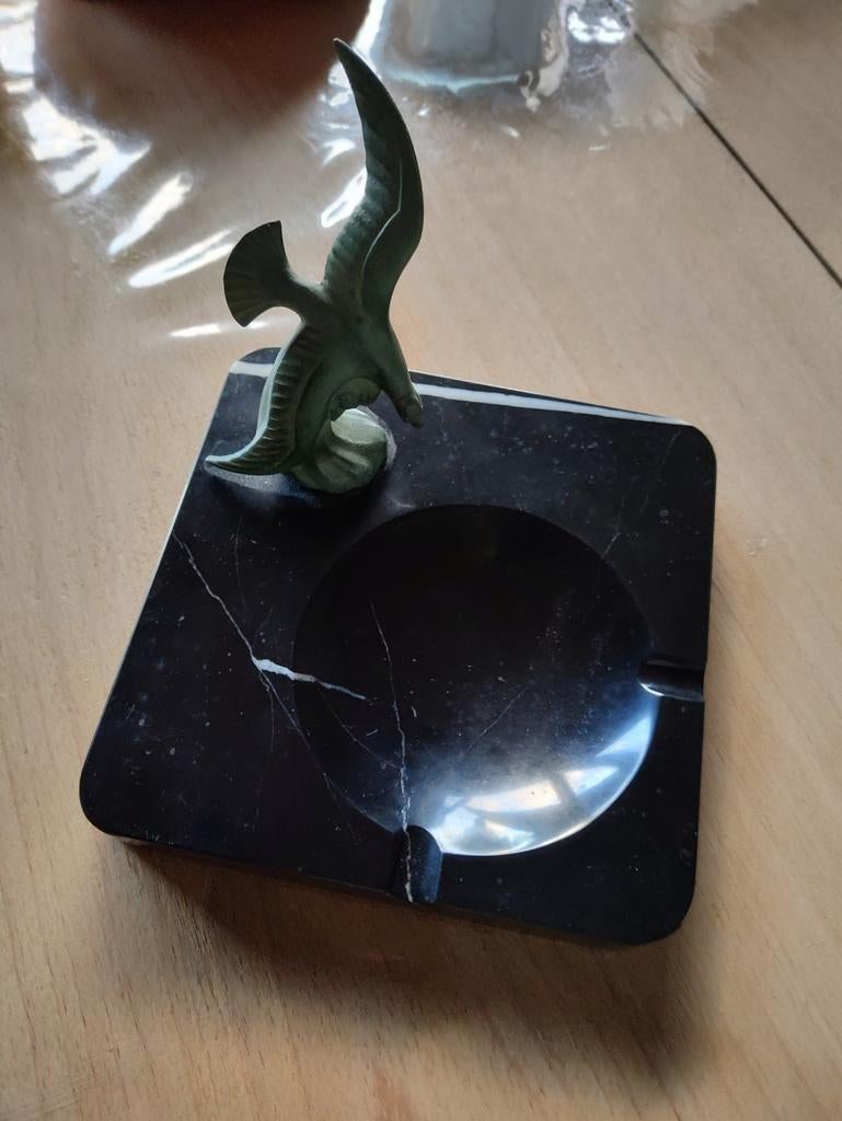 Art deco vide poch meeuw op golf op marmeren voet, Ophalen